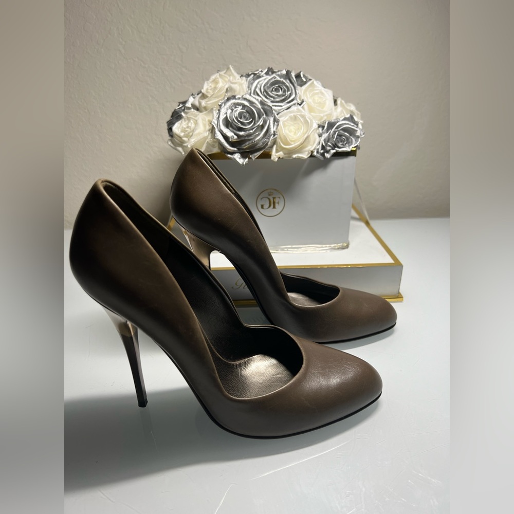 Salvatore Ferragamo Stiletto - Picture 8 of 9